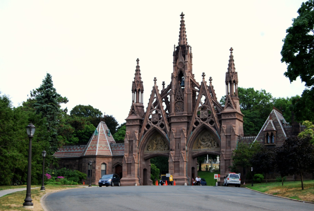 10 Famous Cemeteries to Visit
